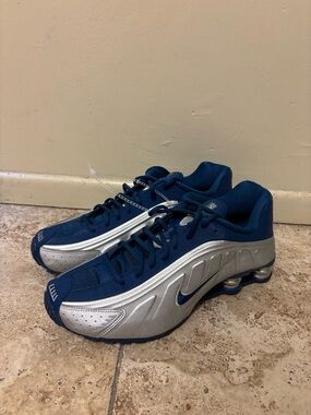 Nike Shox R4 Men’s Size 12 (NEW) IQ9391 476 Running Shoes (No Box) Blue & Silver